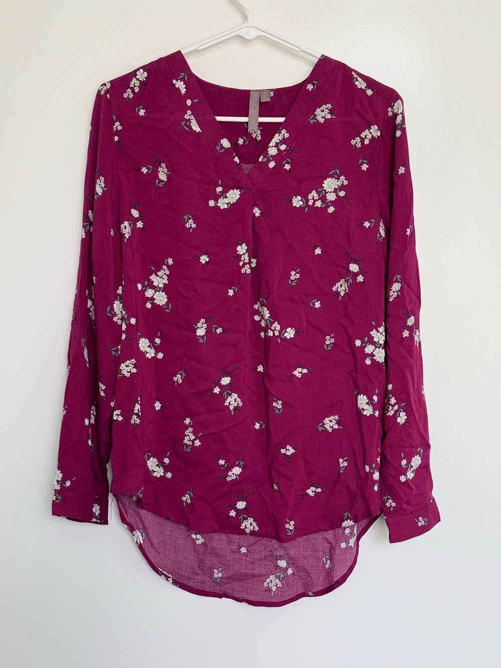 Brina & Em Lemmy V-Neck Top in Magenta Floral, size S